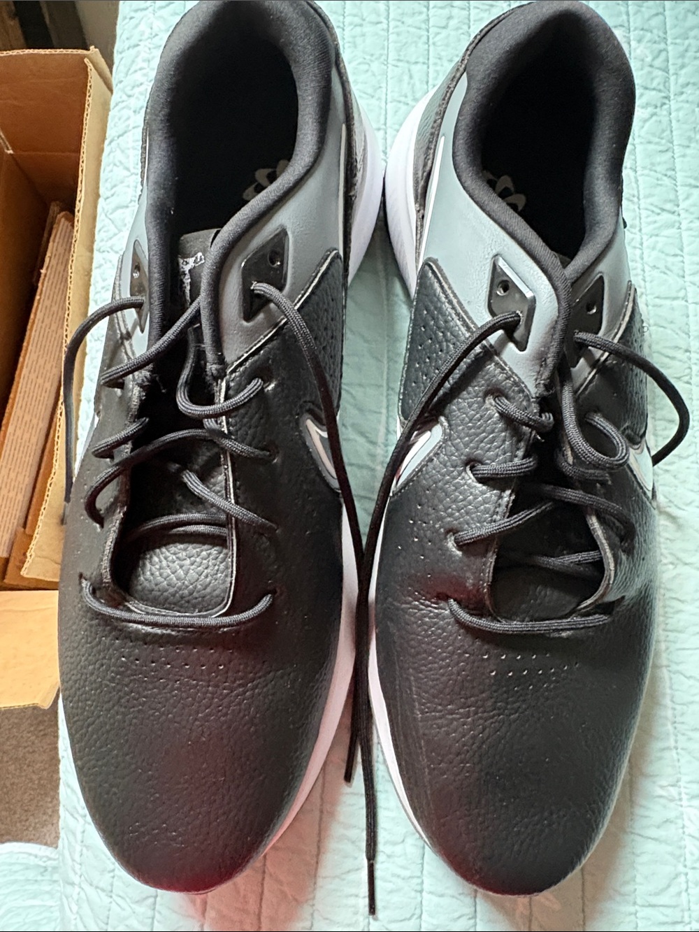 Nike Men's Black and White Athletic Sneakers